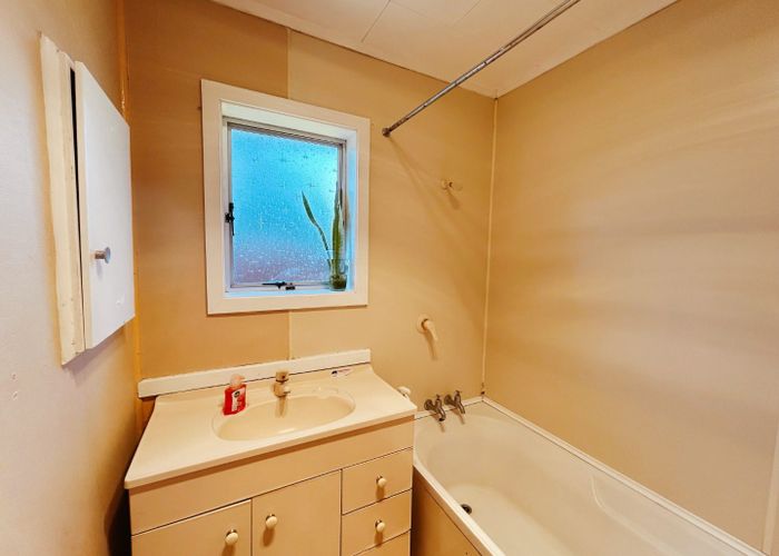  at 2/6 Snead Place, Hamilton East, Hamilton