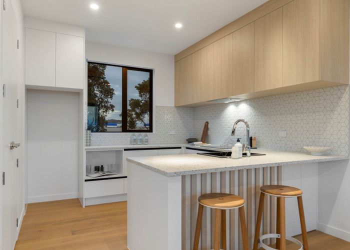  at 4/11 Huia Road, Point Chevalier, Auckland City, Auckland