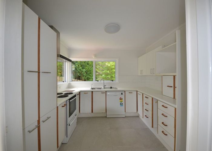  at 27 Chivalry Road, Glenfield, North Shore City, Auckland