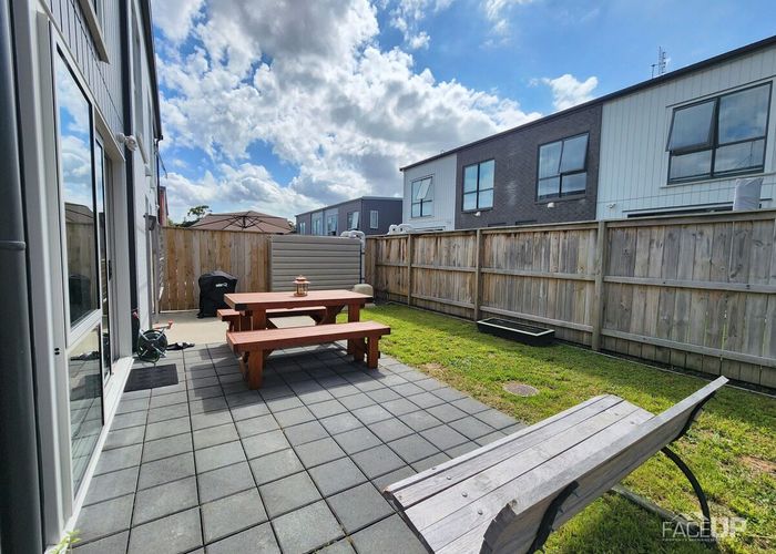  at 2 Waimoana Close, Massey, Waitakere City, Auckland