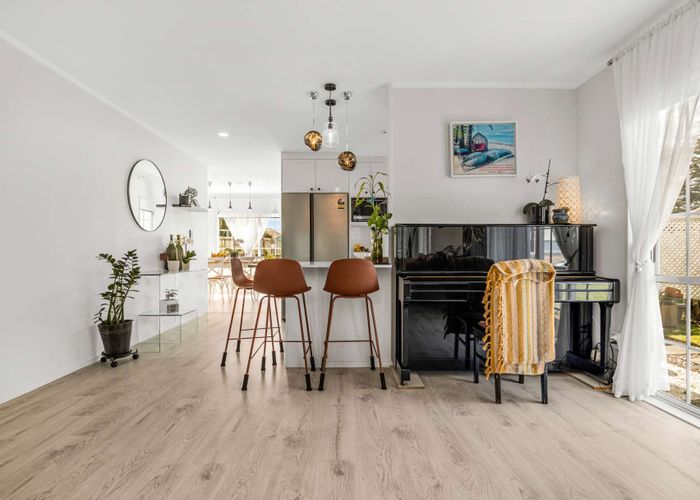  at 52 Riverton Drive, Randwick Park, Manukau City, Auckland