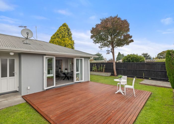  at 2/77 Denise Crescent, Hornby, Christchurch