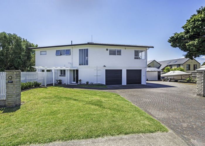 For sale 30 First View Avenue, Beachlands, Manukau City, Auckland