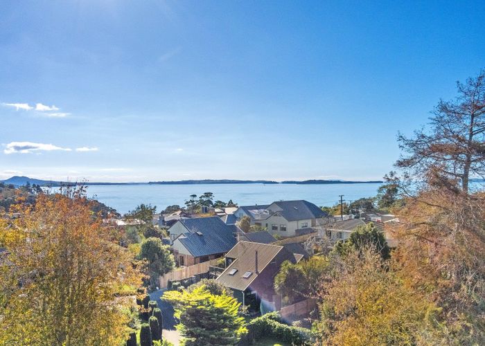 Free property data for 110 Mellons Bay Road, Mellons Bay, Auckland