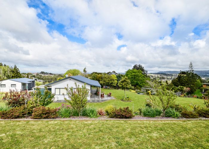  at 121 Chamberlain Road, Massey, Auckland