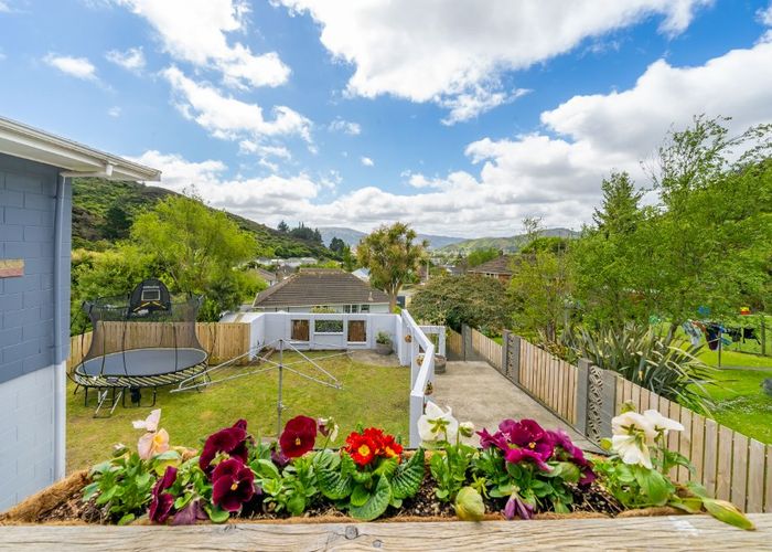  at 6 Holmes Grove, Naenae, Lower Hutt