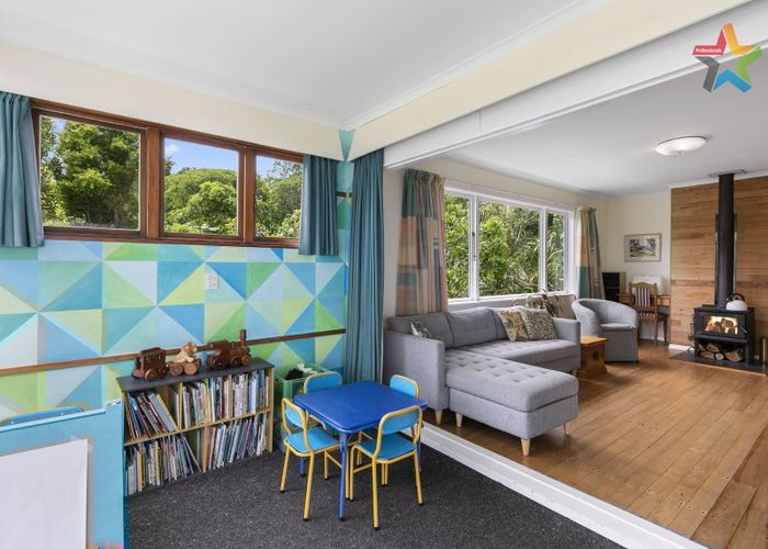 at 8 Akatea Road, Korokoro, Lower Hutt