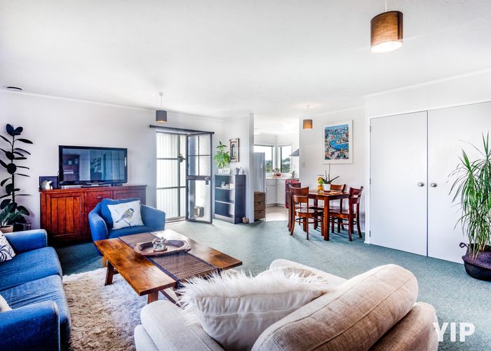  at 37 Sunhaven Drive, Newlands, Wellington
