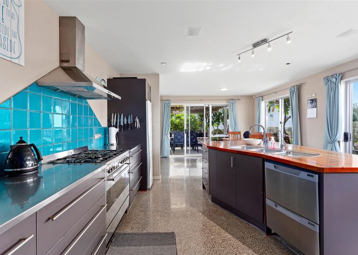  at 18 Ocean View Road, Coastlands, Whakatane