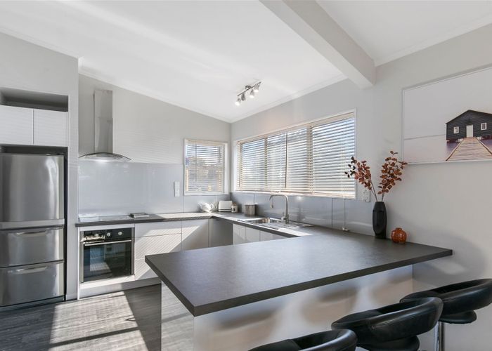  at 2/618 Glenfield Road, Bayview, Auckland