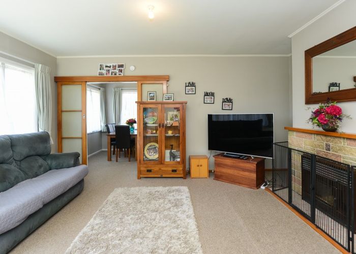  at 4 Elizabeth Place, Clive, Clive