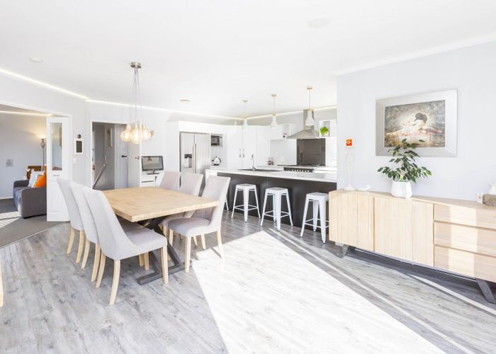  at 32 King Charles Drive, Kingsley Heights, Upper Hutt