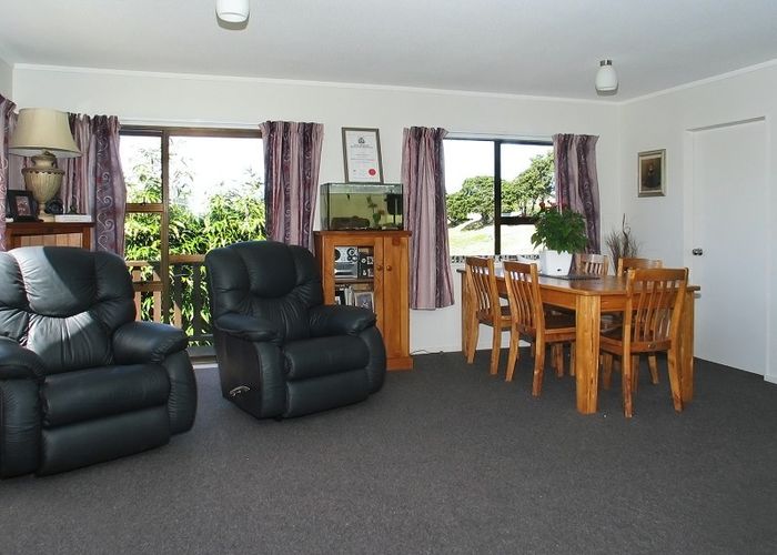  at 83 Main Road, Titahi Bay, Porirua