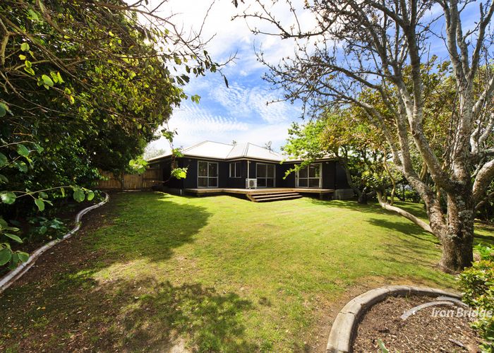 Free property data for 8 Wilmington Place, Forrest Hill, Auckland homes.co.nz