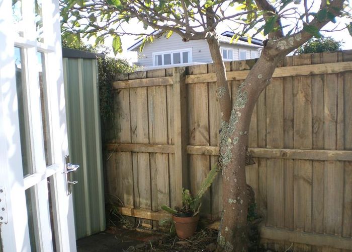  at 2/10 Lancing Road, Sandringham, Auckland