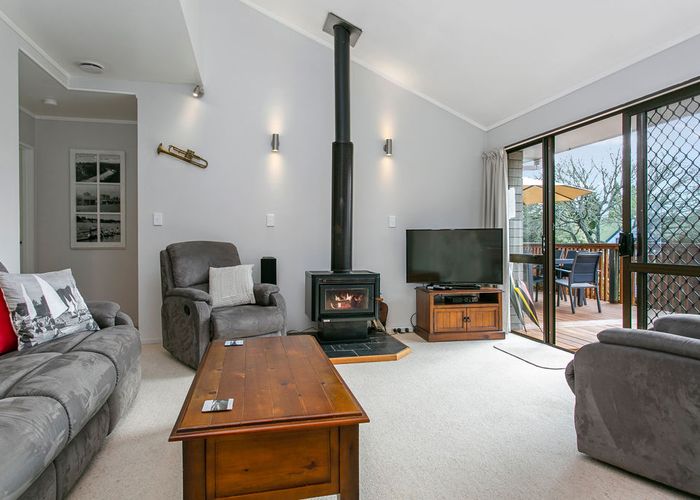  at 7 Marlowe Drive, Leamington, Cambridge