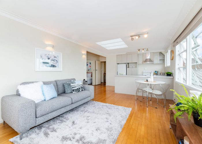  at 1/26 Otakau Road, Milford, Auckland