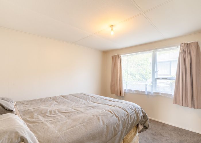 at 8 Mahinawa Street, Takapuwahia, Porirua