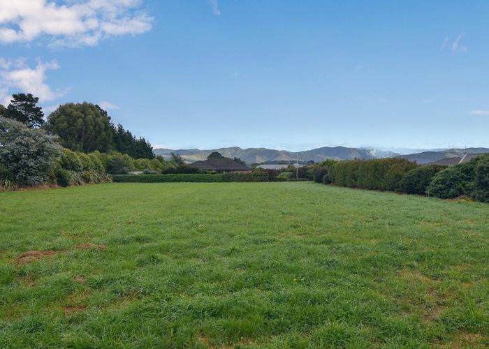  at 8 Mill Grove, Clareville, Carterton