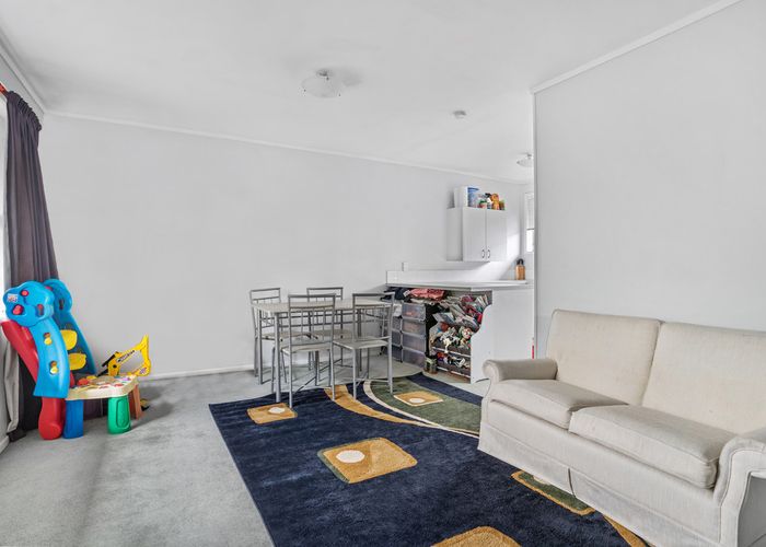  at 2/68 Ruawai Road, Mount Wellington, Auckland