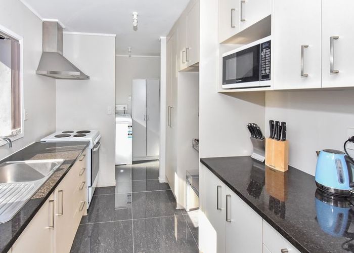  at 2/11 Burundi Avenue, Clendon Park, Auckland