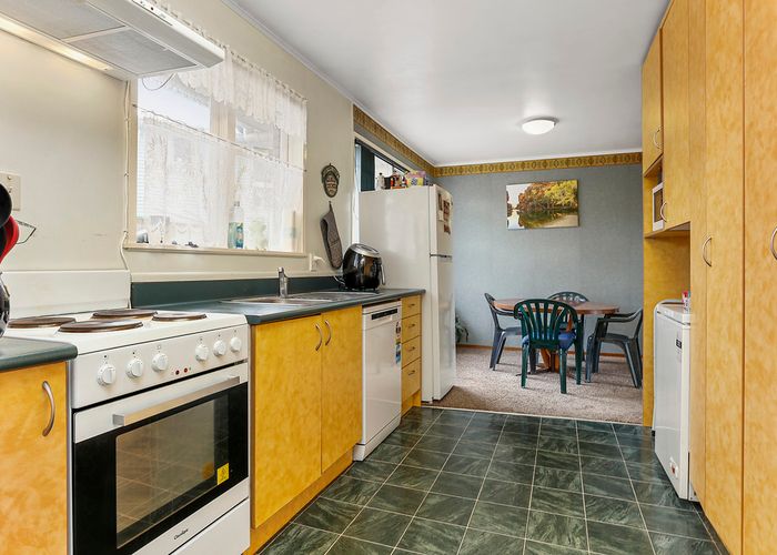  at 2/5 Addison Drive, Glendene, Auckland