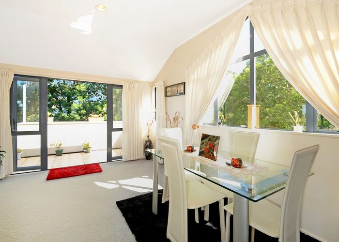  at 2/51 Noeleen Street, Glenfield, Auckland