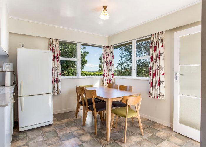 Free property data for 32 Porter Crescent, Helensville homes.co.nz