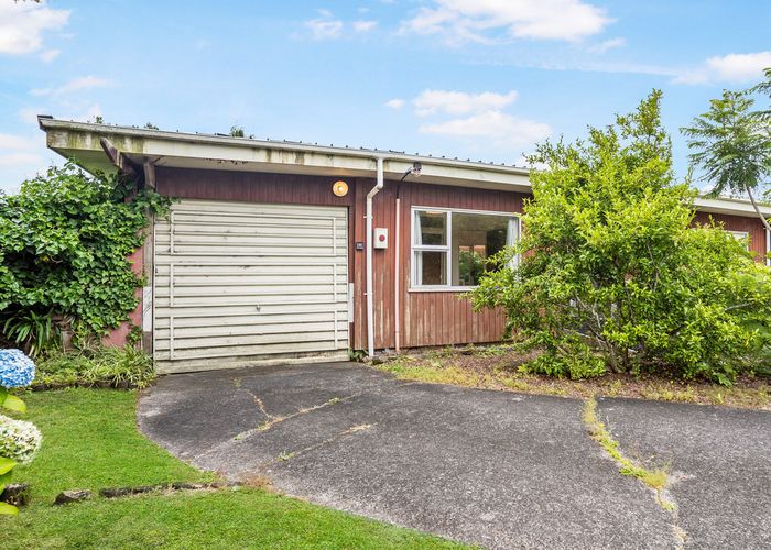  at 2/1 Golf Road, New Lynn, Auckland