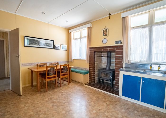 at 3 Marine Parade, Eastbourne, Lower Hutt