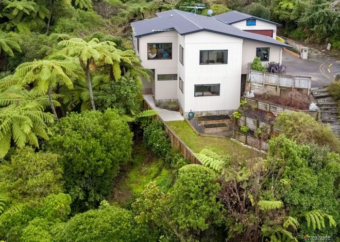  at 22 Onehuka Road, TIROHANGA, LOWER HUTT