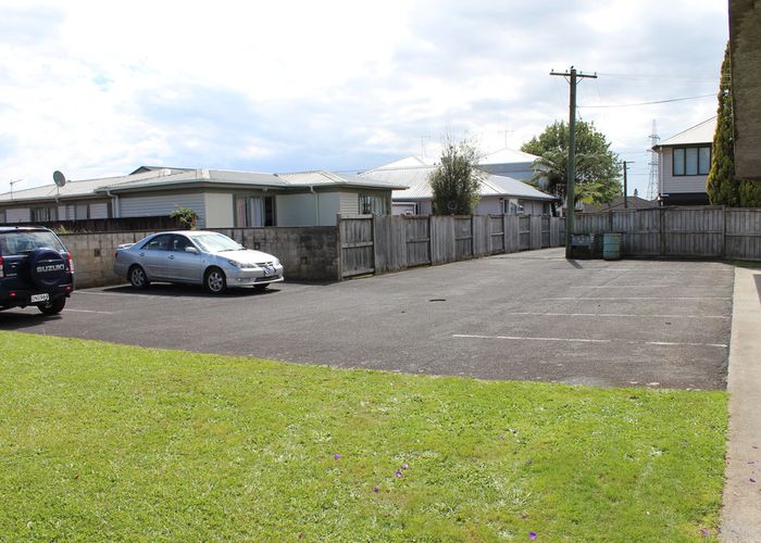  at 200 Old Farm Road, Hamilton East, Hamilton