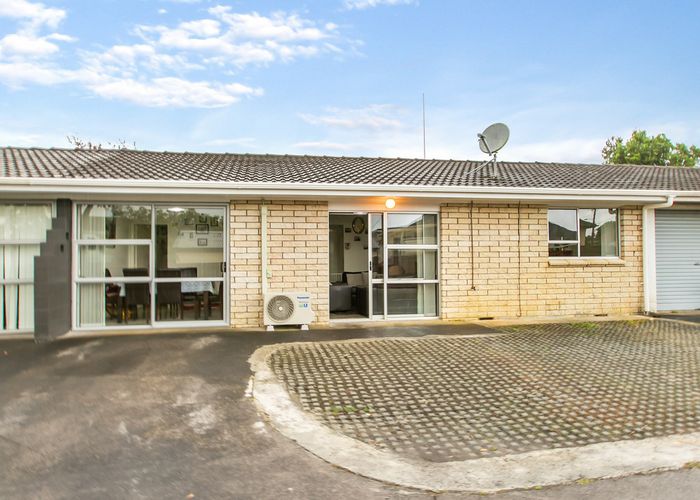  at 2/10 Gordon Road, Papatoetoe, Auckland