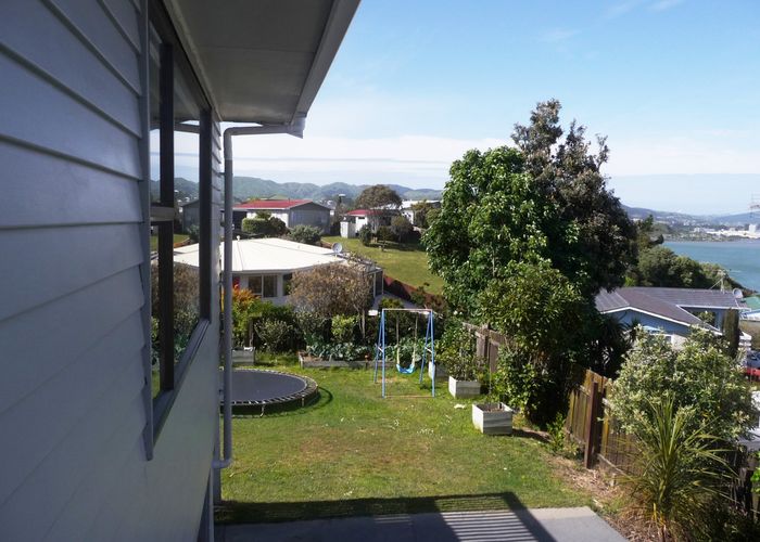  at 8 Inlet View, Titahi Bay, Porirua