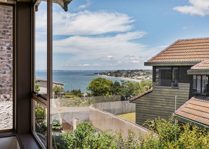  at 2/23 Beach Road, Castor Bay, Auckland