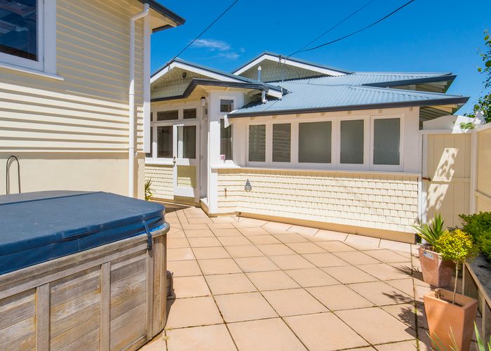  at 10 Lochiel Road, Khandallah, Wellington