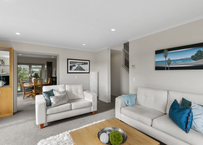  at 9 Cedarwood Street, Woodridge, Wellington