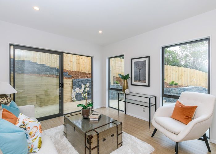  at 79 Lake Road, Northcote, Auckland
