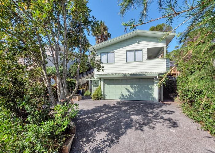  at 33 Rangeview Road, Sunnyvale, Auckland