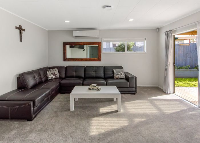  at 2/21 Komako Place, Papatoetoe, Auckland