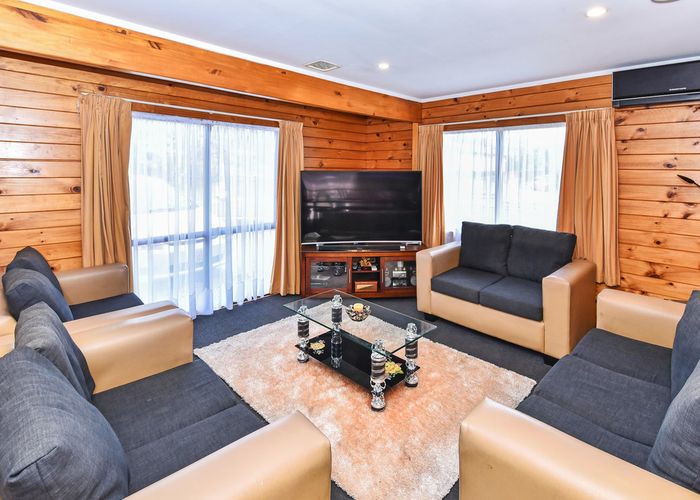  at 1/2 Lyell Court, Clover Park, Auckland