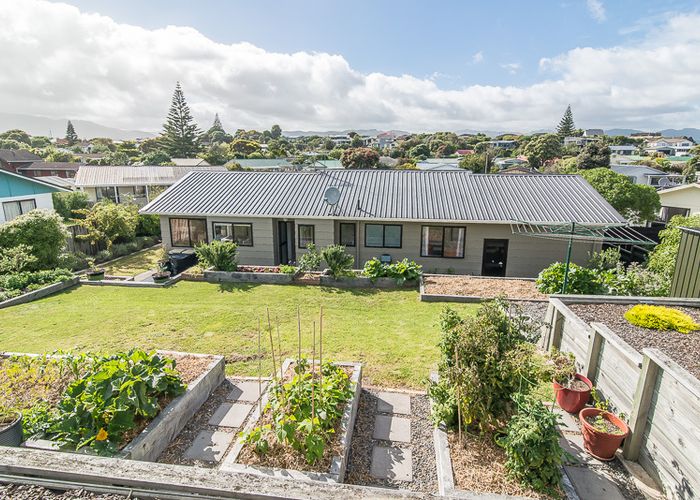  at 85 Queens Road, Waikanae Beach, Waikanae