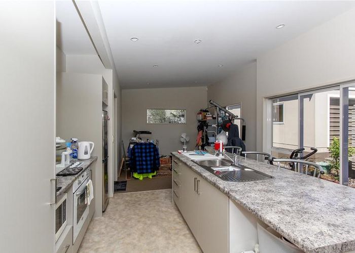  at 20/4 Paritutu Road, Spotswood, New Plymouth