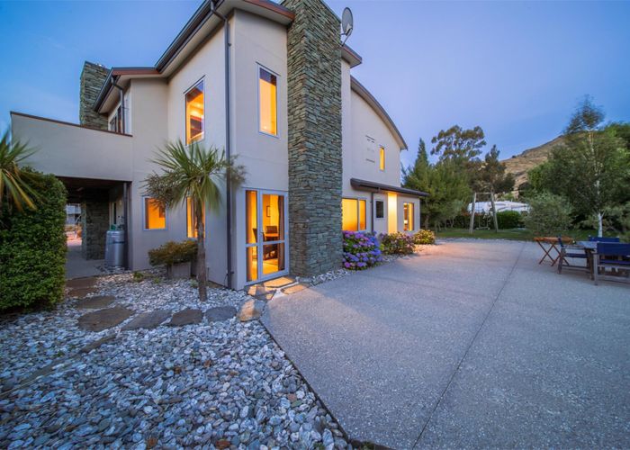  at 14 Milward Place, Kelvin Heights, Queenstown