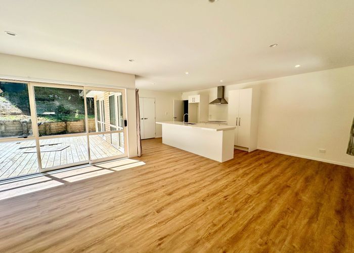  at 27A Easton Park Parade, Glenfield, North Shore City, Auckland