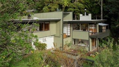  at 900 West Coast Road, Waiatarua, Auckland