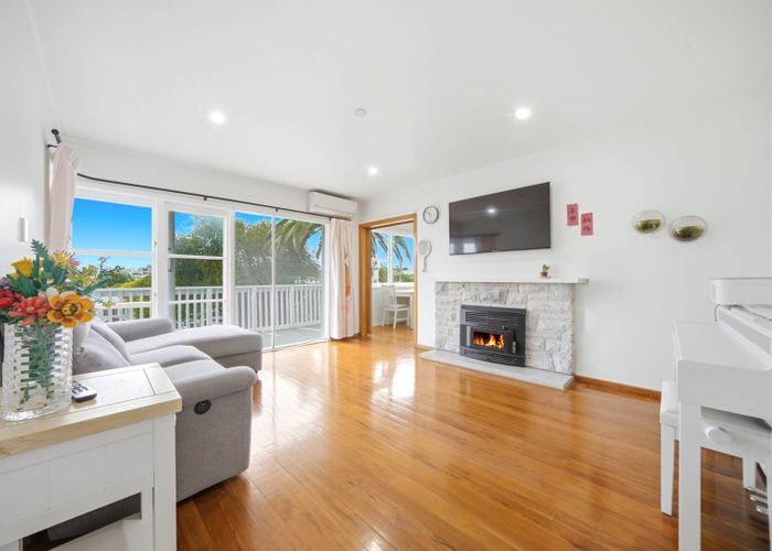  at 15 Wylie Avenue, Sunnynook, North Shore City, Auckland