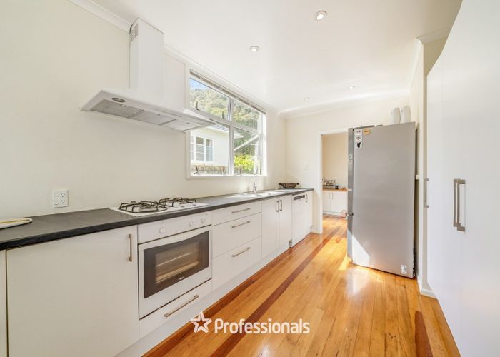  at 215 Whites Line East, Waiwhetu, Lower Hutt, Wellington