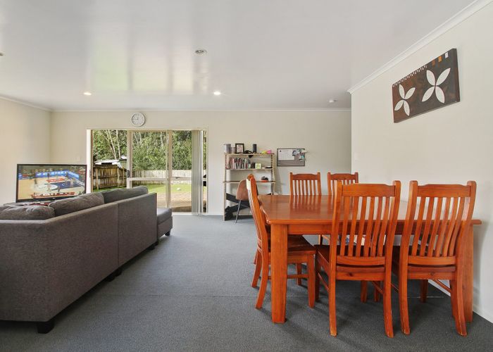  at 8 Neesons Way, Glendene, Auckland