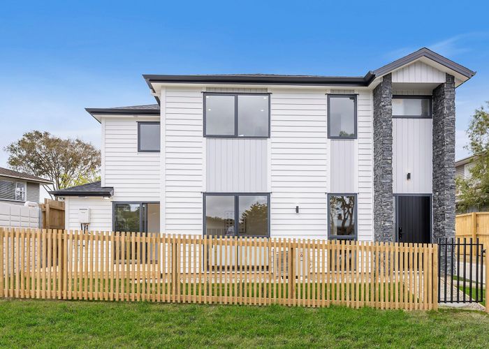  at 18A Lantana Road, Green Bay, Auckland